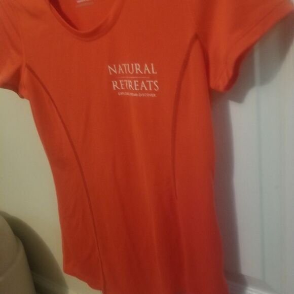 Mountain Hardwear Athletic Natural Retreats Lightweight Red Tee size Small - Picture 5 of 7